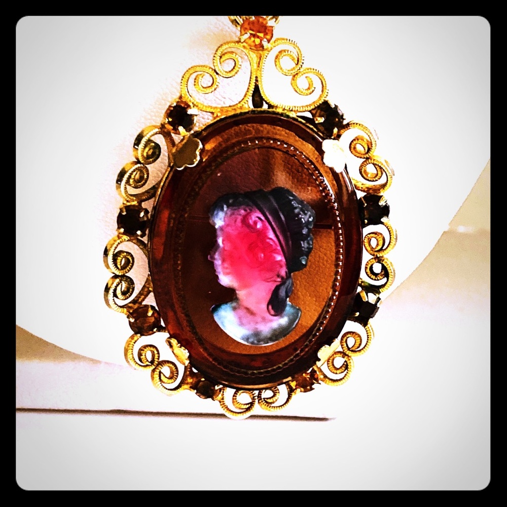 JULIANA for CELEBRITY CAMEO BROOCH-PENDANT